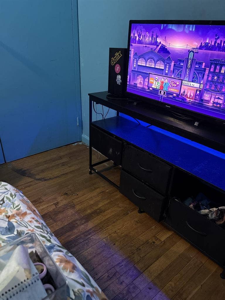 Female looking for roommate