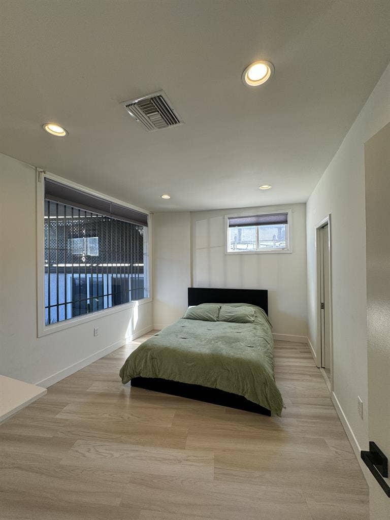Bright & spacious room in chic home