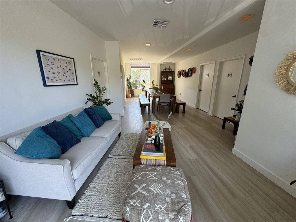 Bright & spacious room in chic home