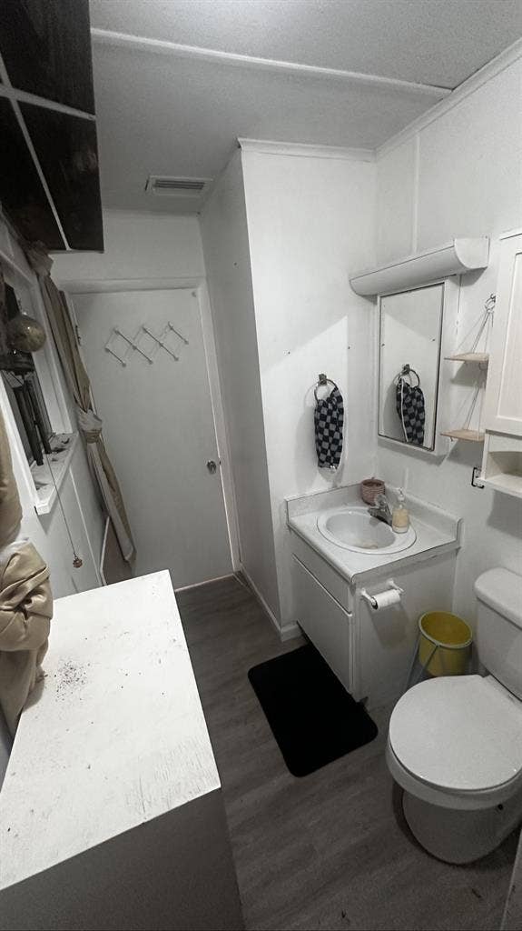 Looking for 2 roommates ASAP!