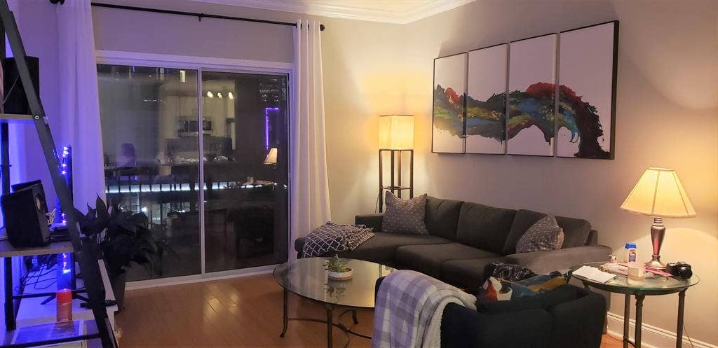 2b2b condo in Midtown