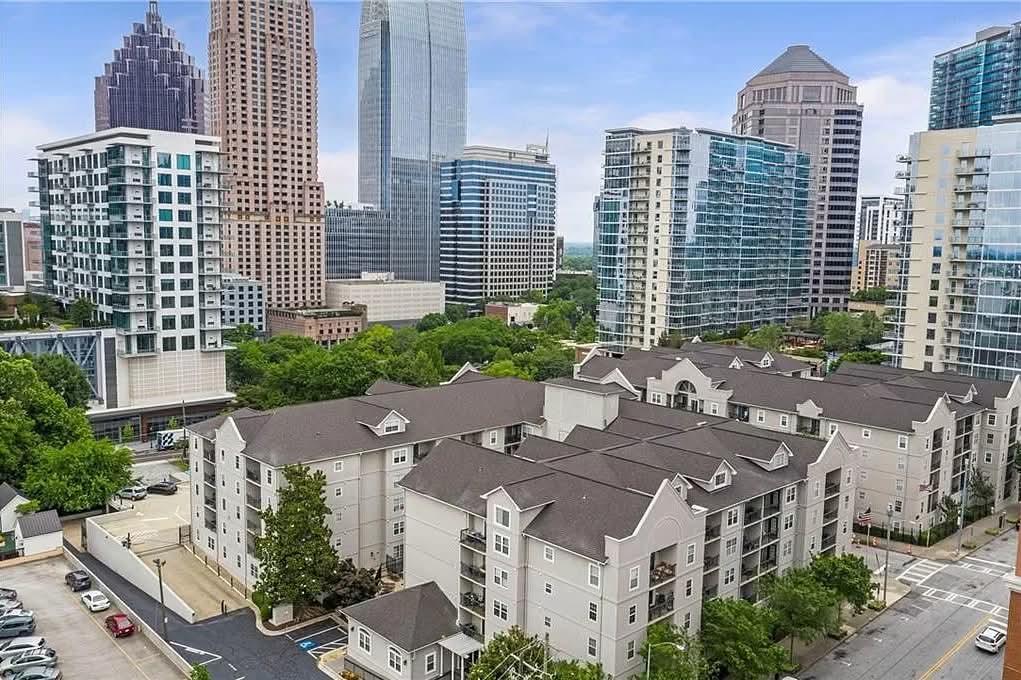 2b2b condo in Midtown