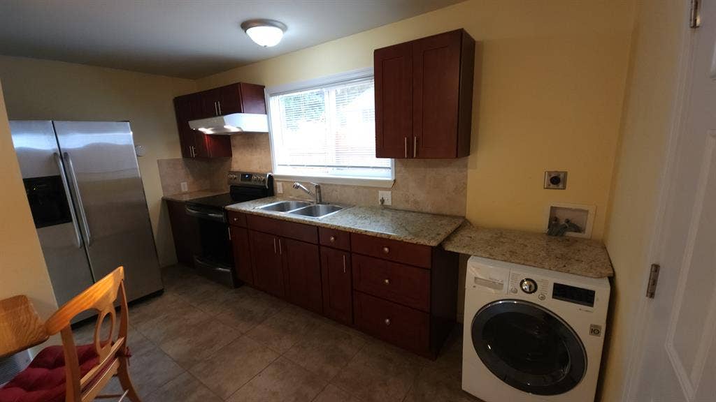 ✨ Spacious 1-Large Bedroom In-Law A