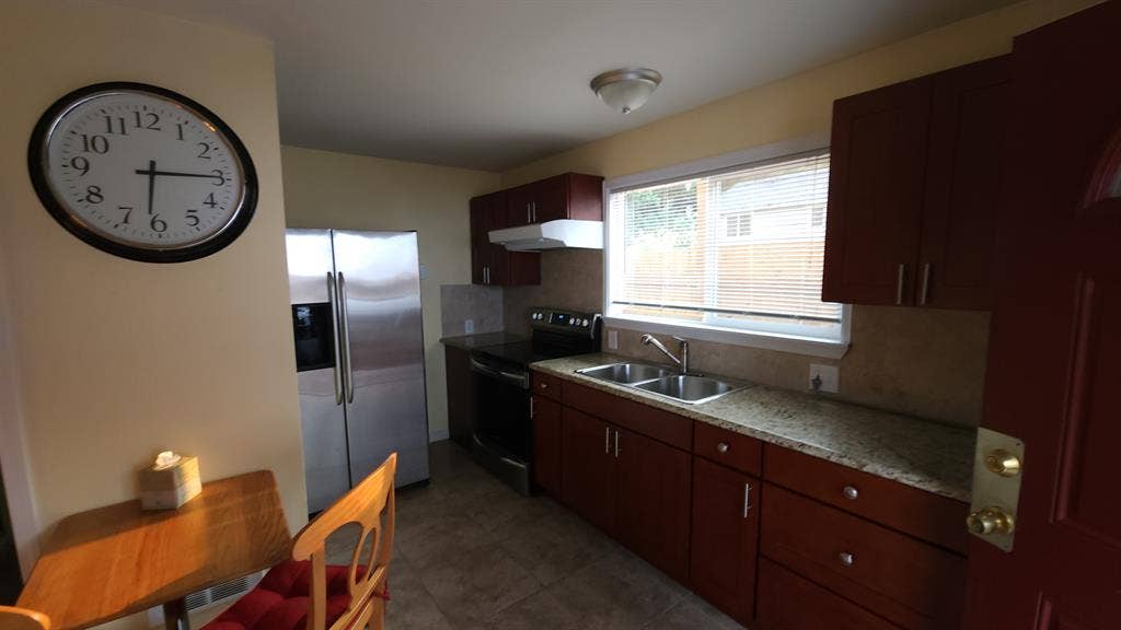 ✨ Spacious 1-Large Bedroom In-Law A