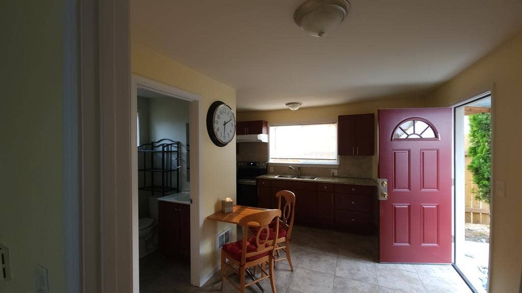 ✨ Spacious 1-Large Bedroom In-Law A
