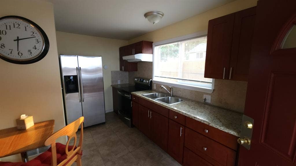 ✨ Spacious 1-Large Bedroom In-Law A