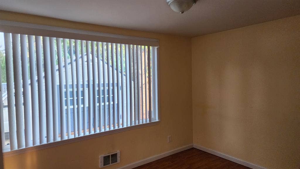 ✨ Spacious 1-Large Bedroom In-Law A