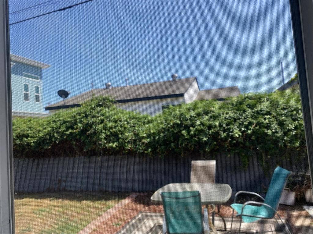1 Room for rent big yard