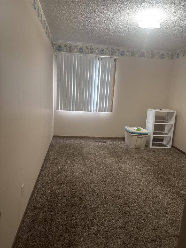 Room for rent includes utilities