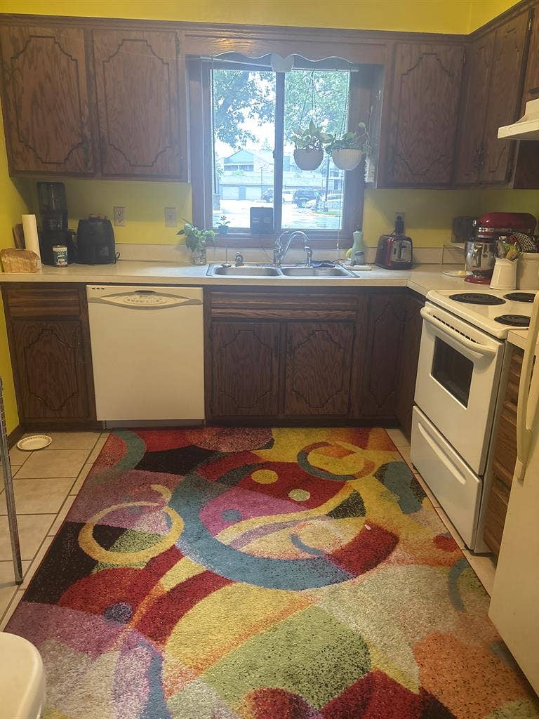 Room for rent includes utilities