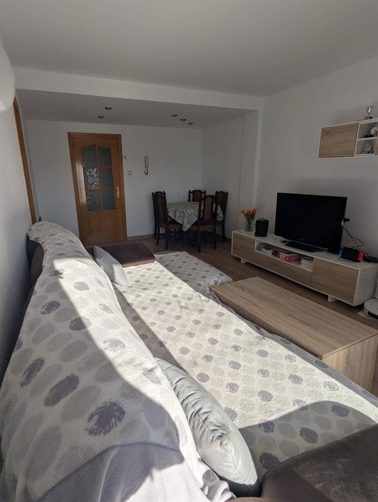 Se alquila habitación