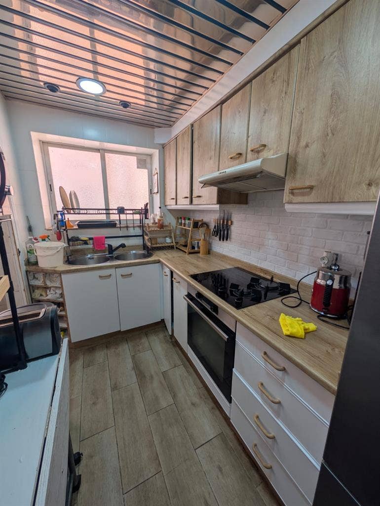 Se alquila habitación