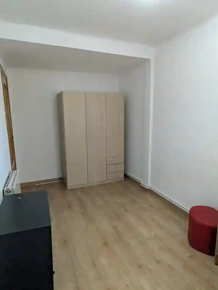 Se alquila habitación