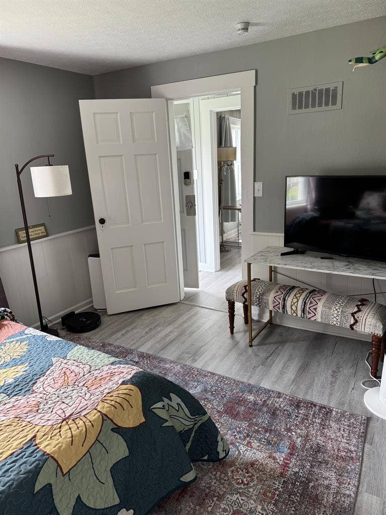 Short-Term Stay Private Room & Bath