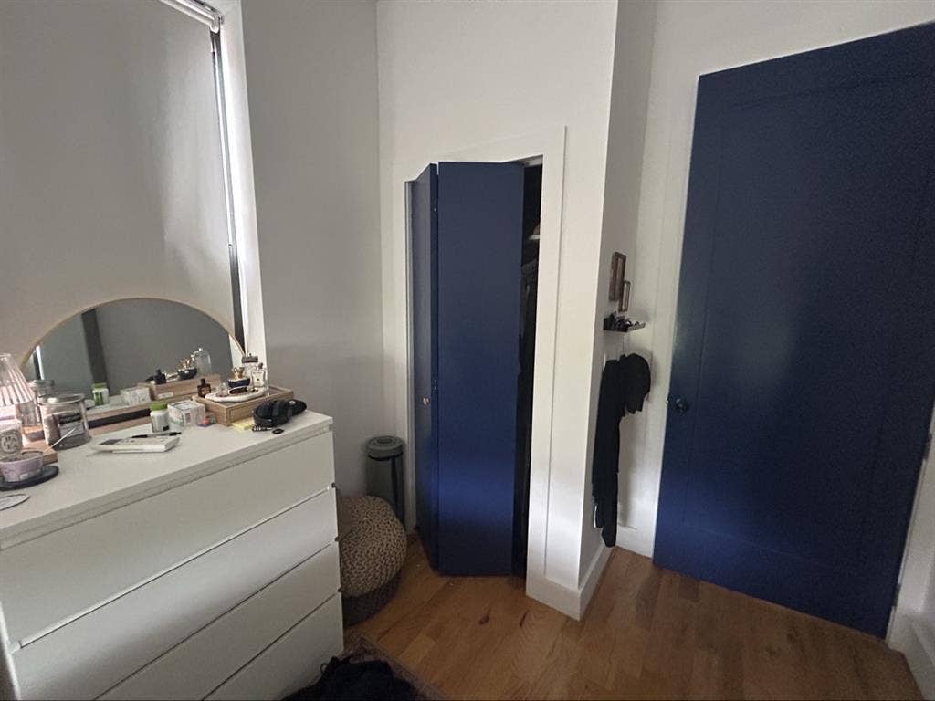 Looking for 2 roommates 9/1 move in