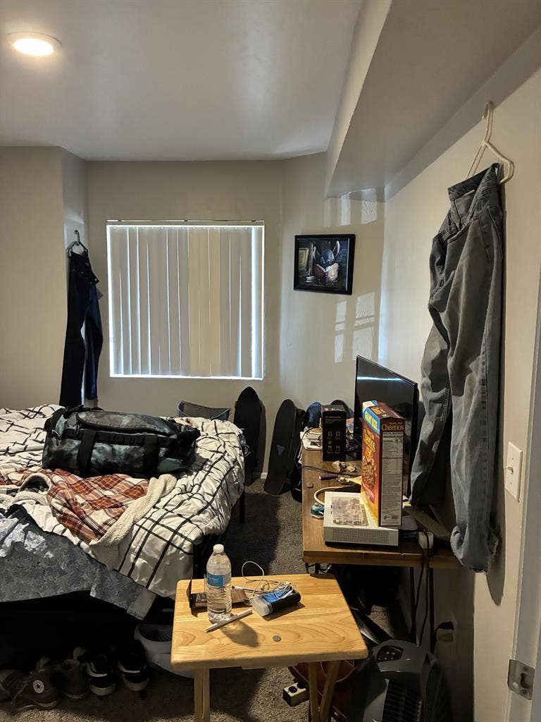Looking for New Roommate