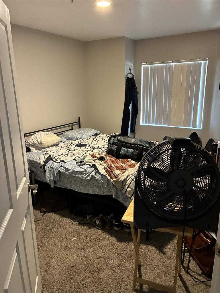 Looking for New Roommate
