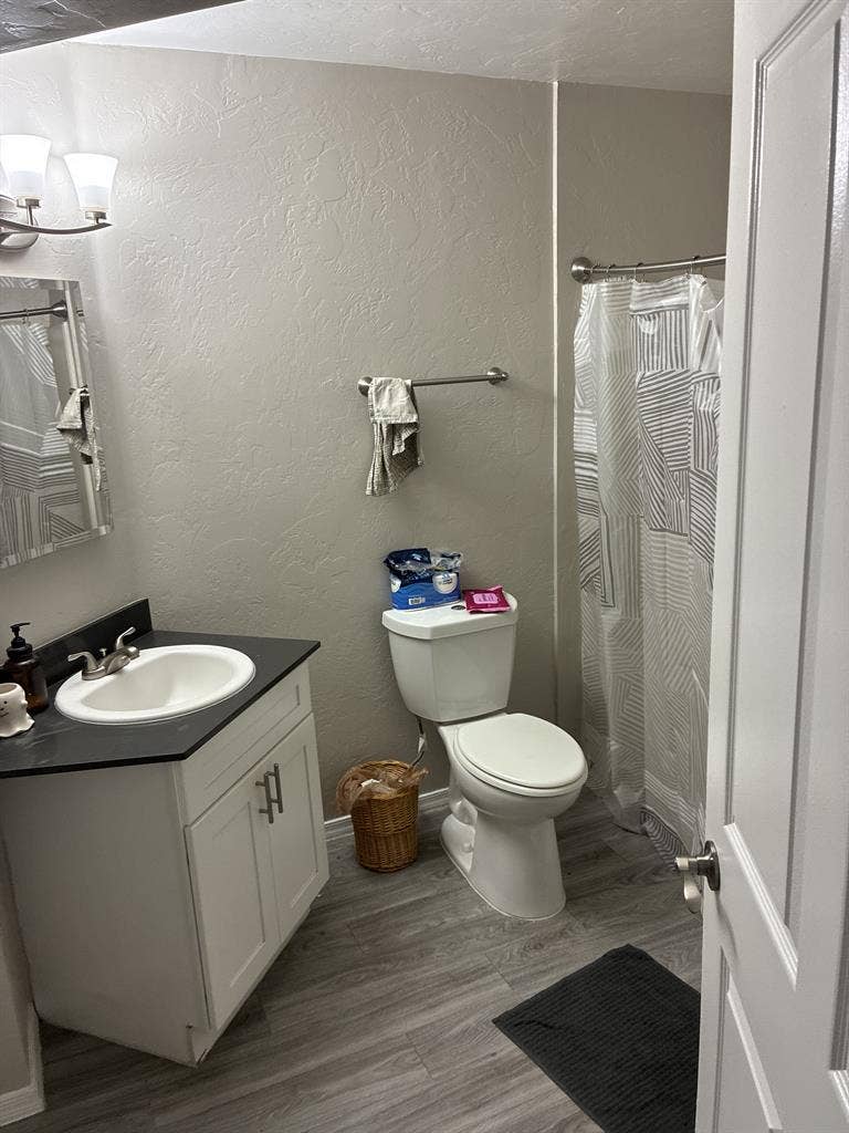 Looking for New Roommate