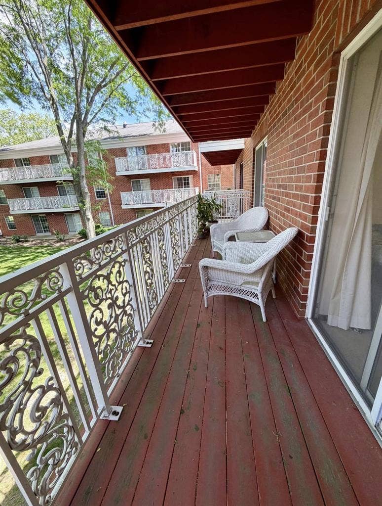 Male Roomate wante private bed/bath