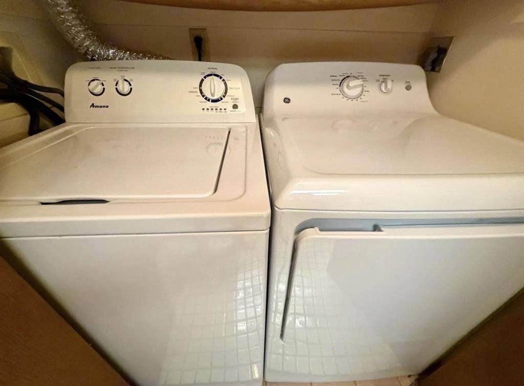 Male Roomate wante private bed/bath