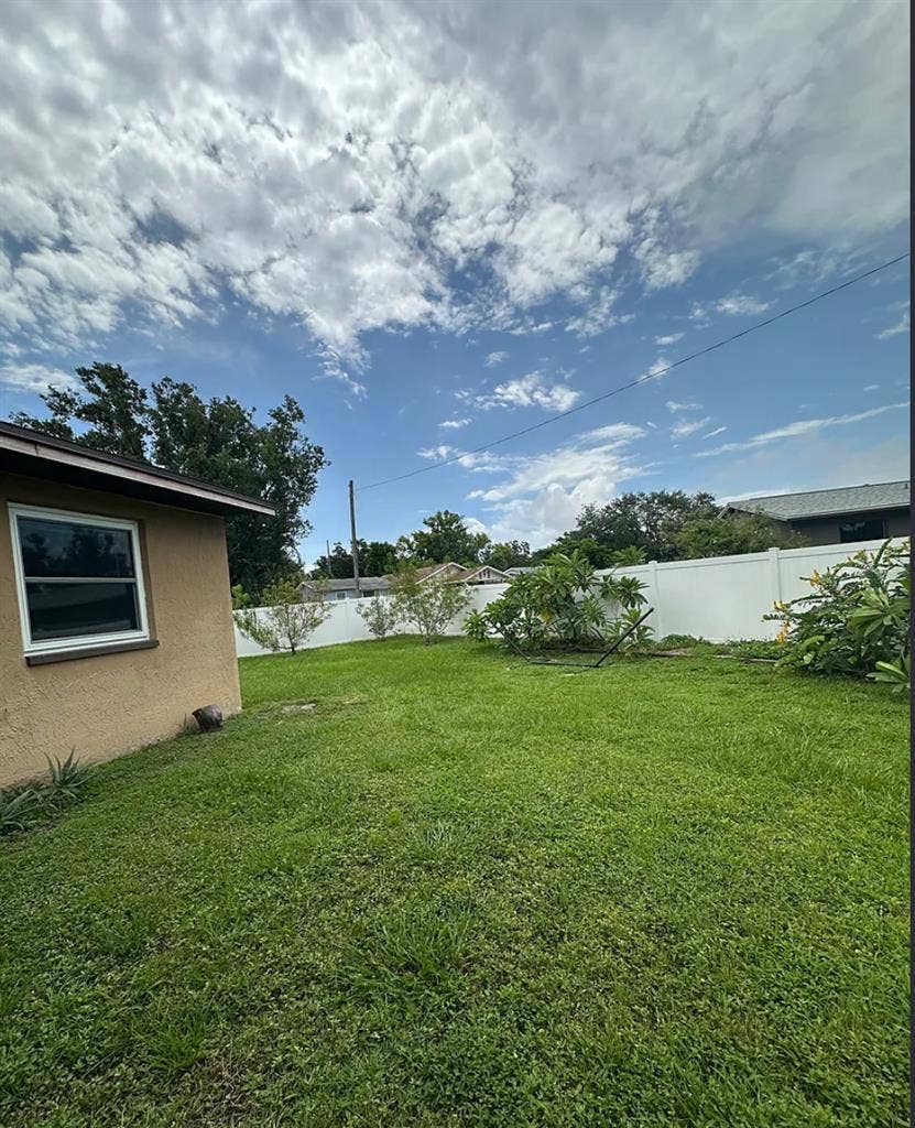 2/1 minutes from downtown & beaches