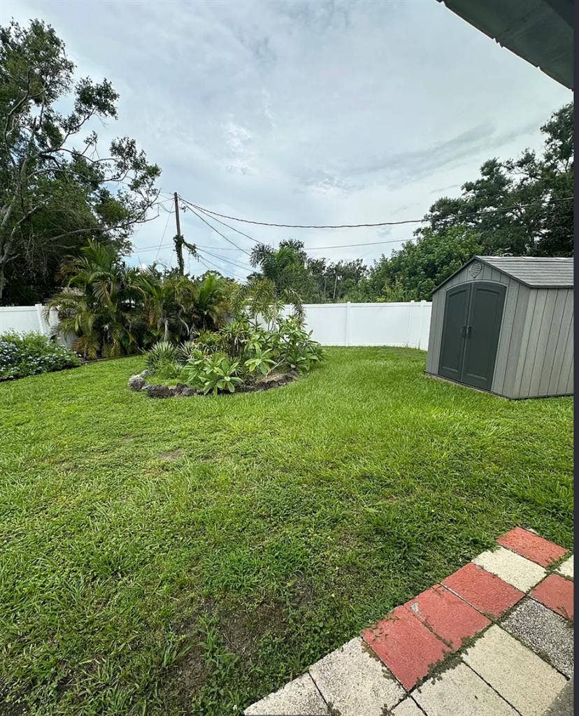 2/1 minutes from downtown & beaches