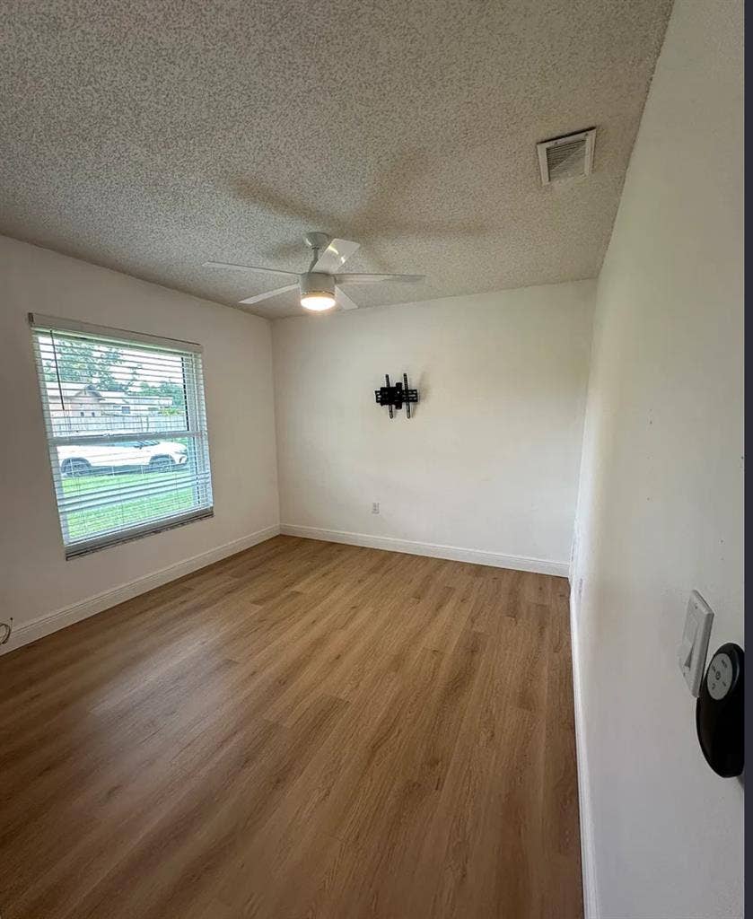 2/1 minutes from downtown & beaches