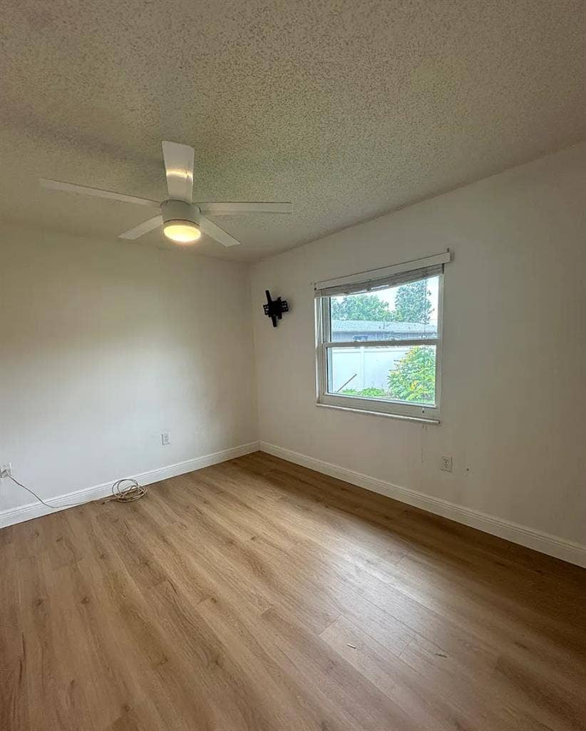 2/1 minutes from downtown & beaches