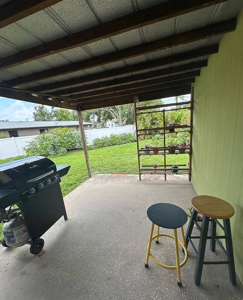 2/1 minutes from downtown & beaches