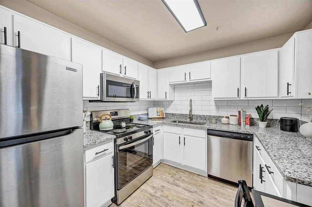 IMMEDIATE Sublease at 21 Oaks!