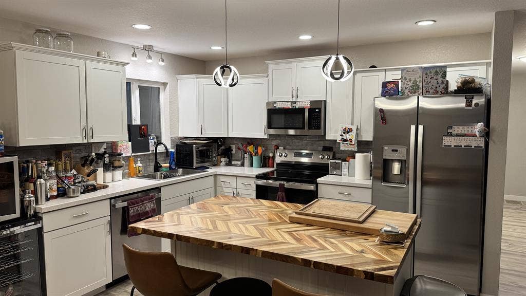 Master Bedroom Available near UCCS