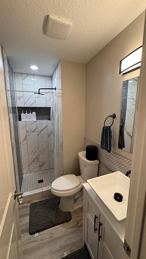 Master Bedroom Available near UCCS