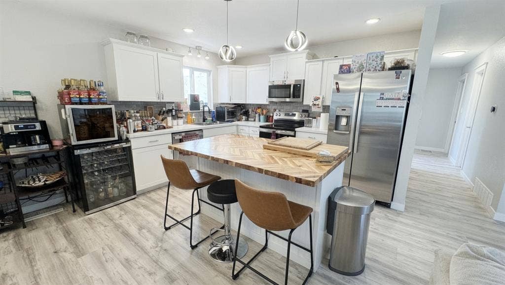 Master Bedroom Available near UCCS