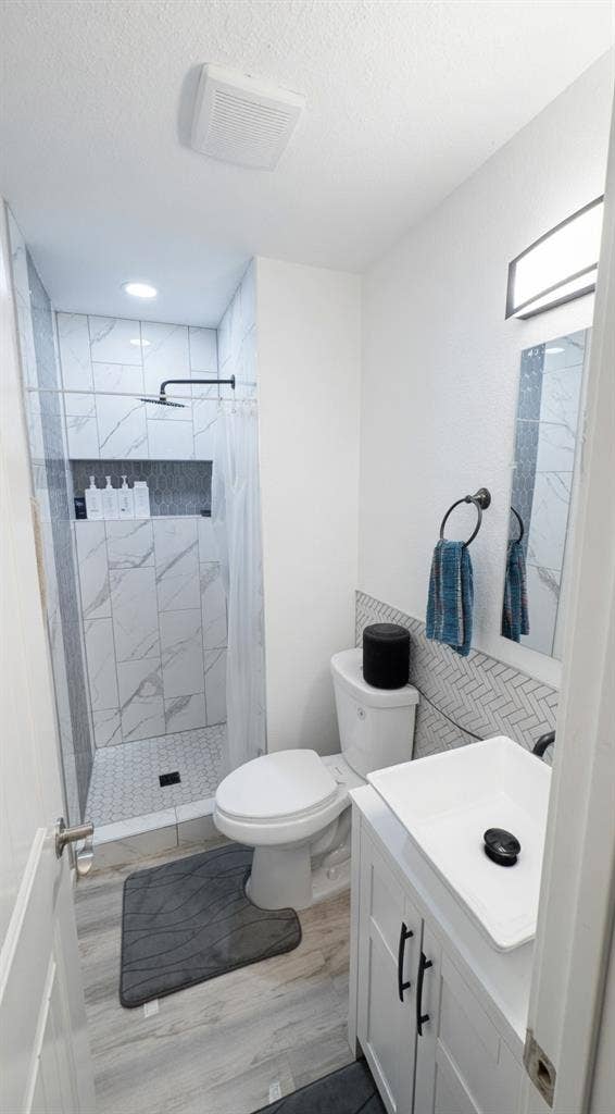 Master Bedroom Available near UCCS