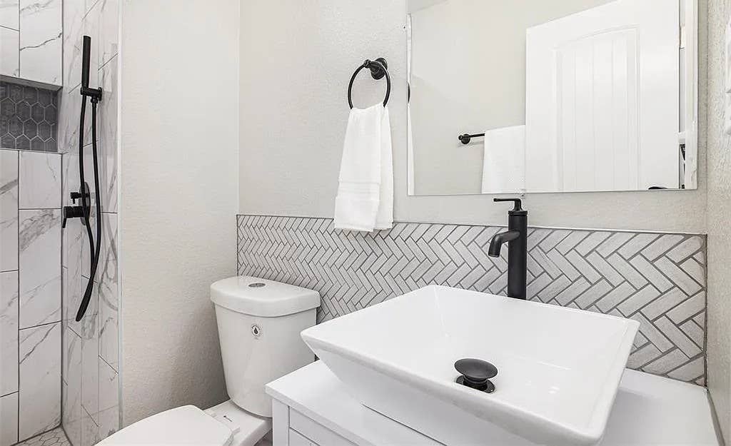 Master Bedroom Available near UCCS