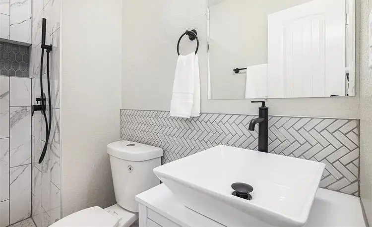 Master Bedroom Available near UCCS