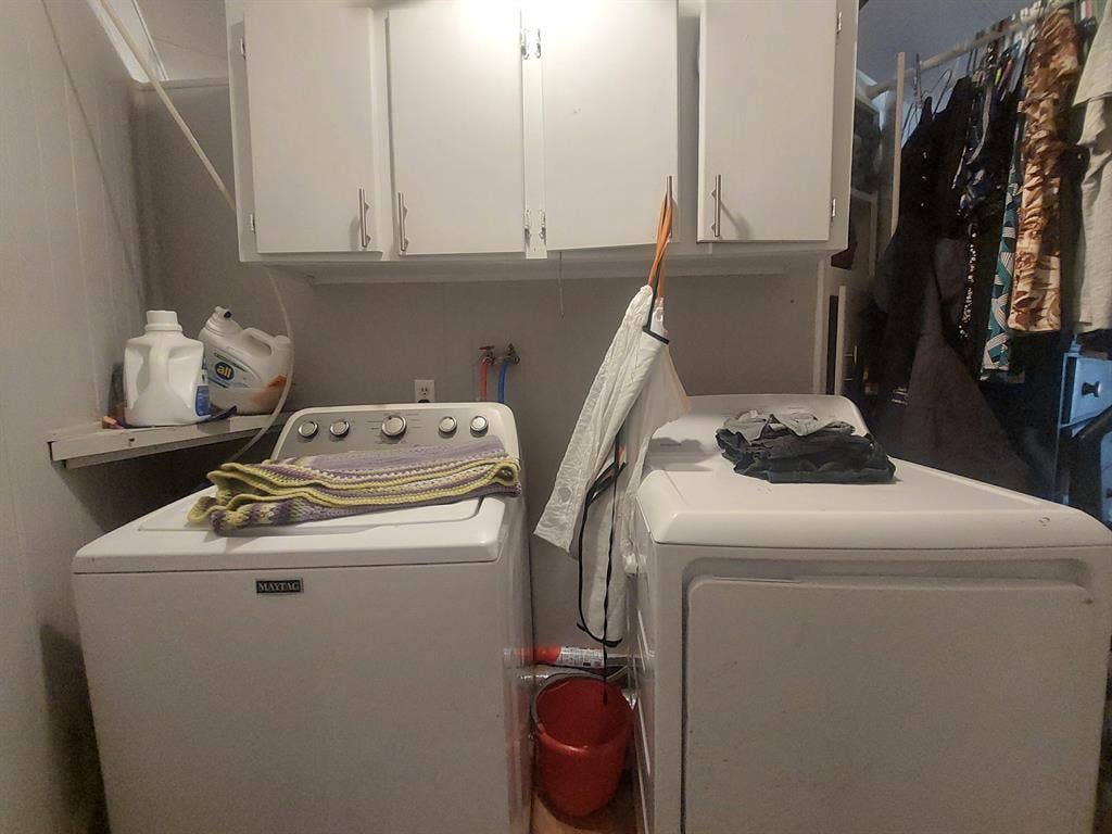 Large Room, includes all utilities!