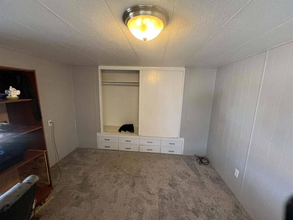 Large Room, includes all utilities!