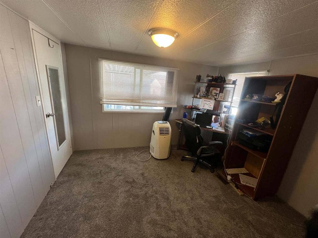 Large Room, includes all utilities!
