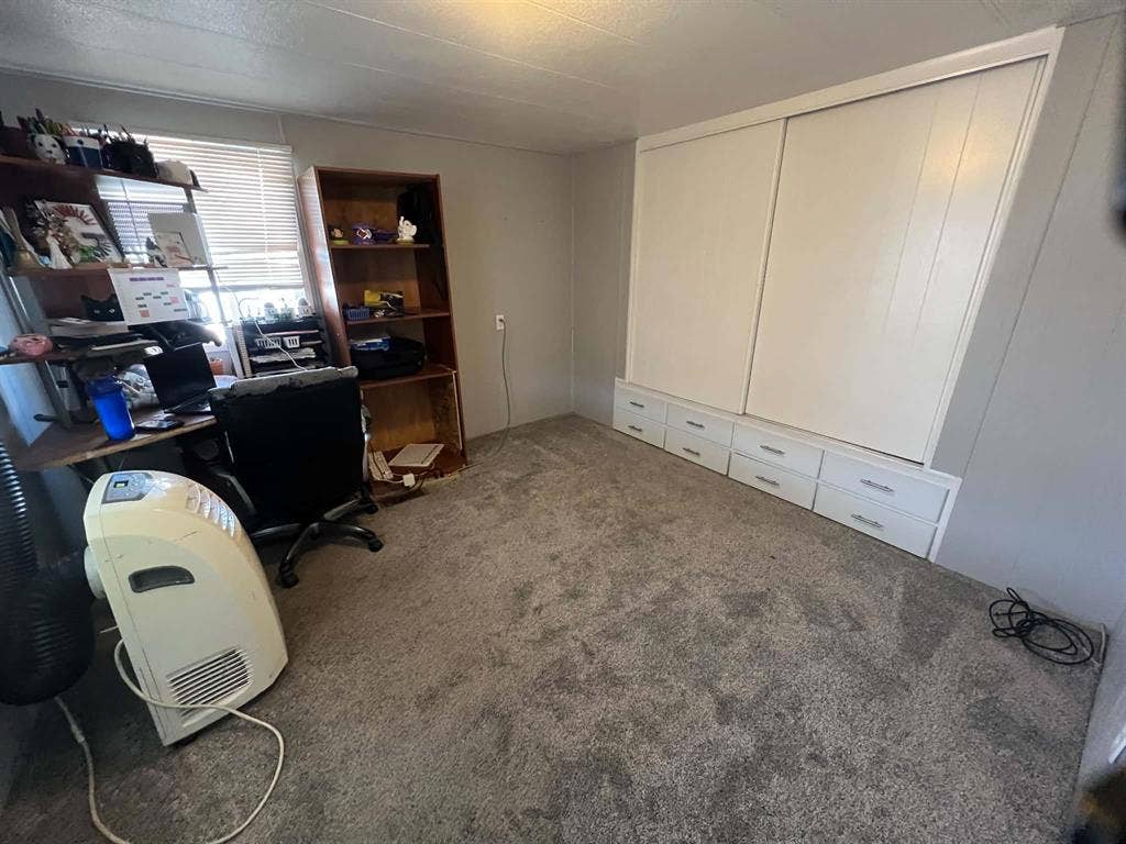 Large Room, includes all utilities!