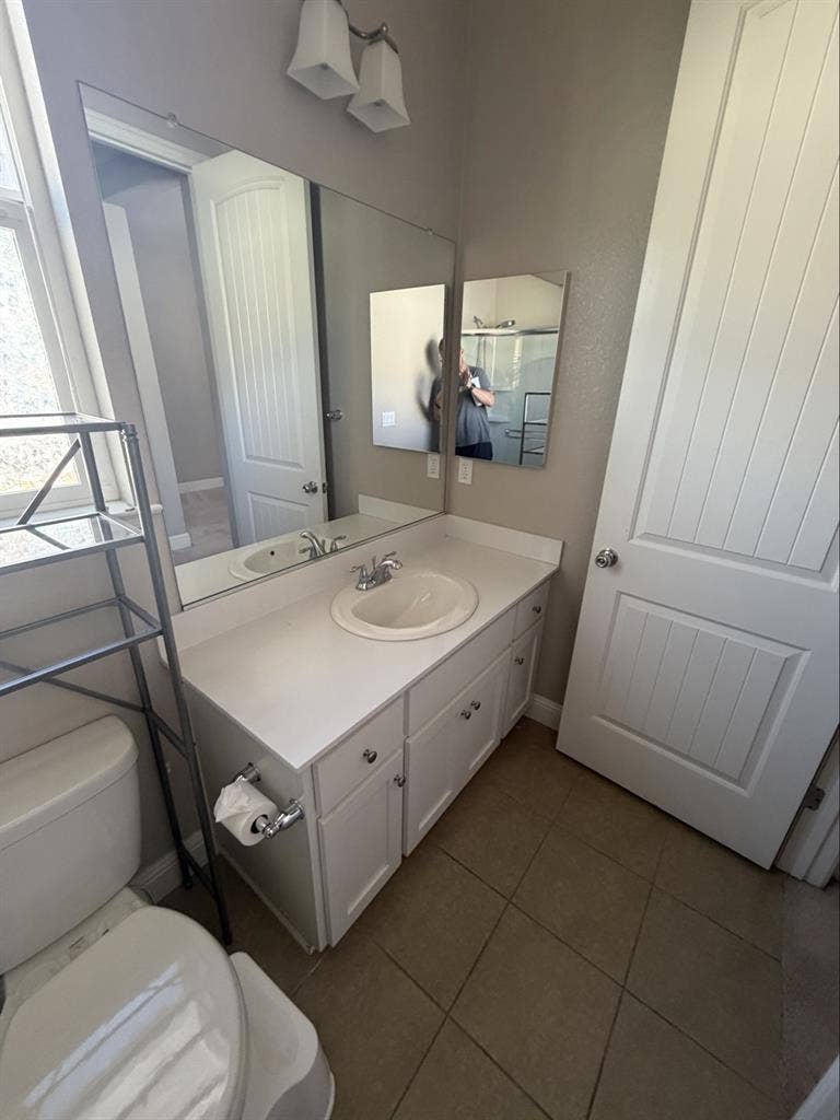Jr master private bath walk-inclose