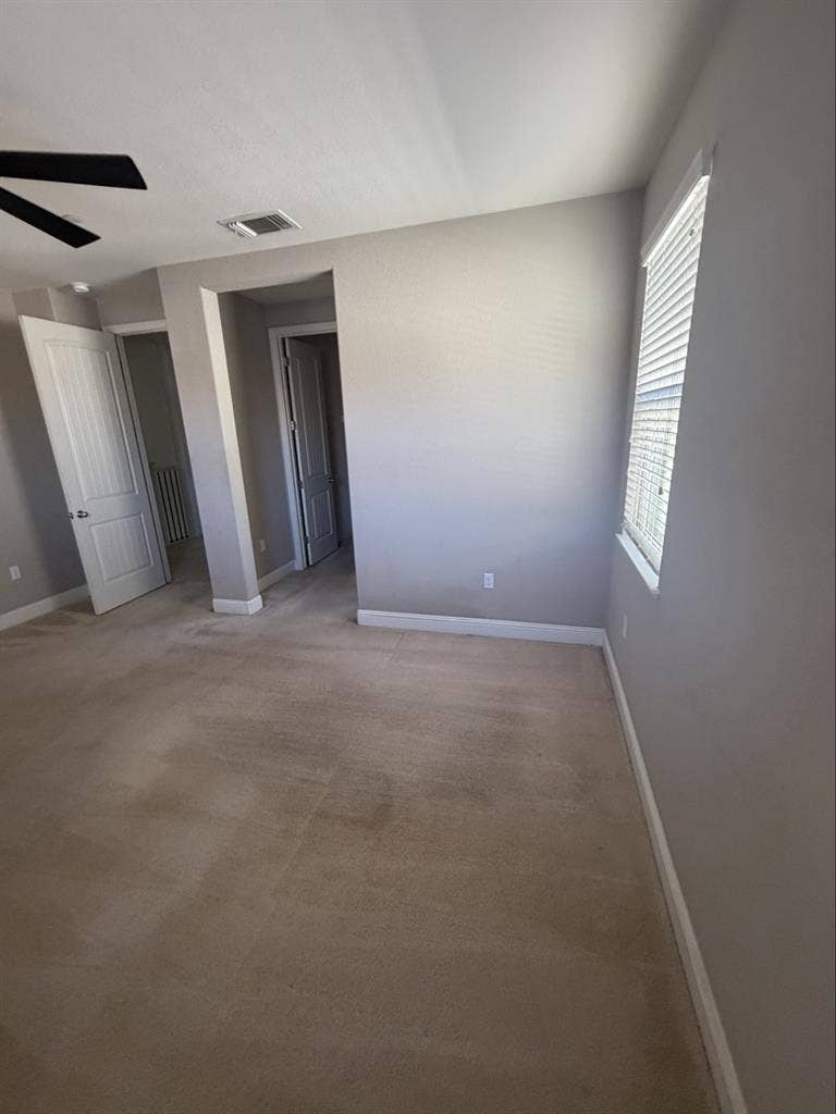 Jr master private bath walk-inclose