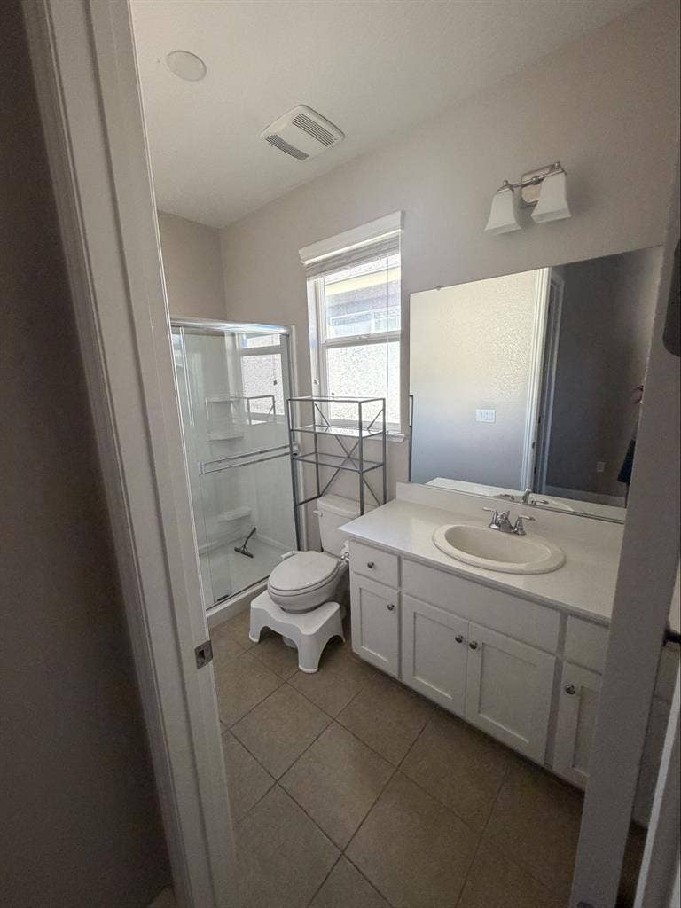 Jr master private bath walk-inclose