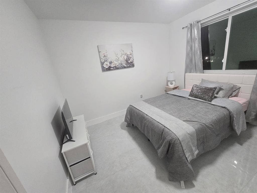 Se renta habitación amoblada (mujer