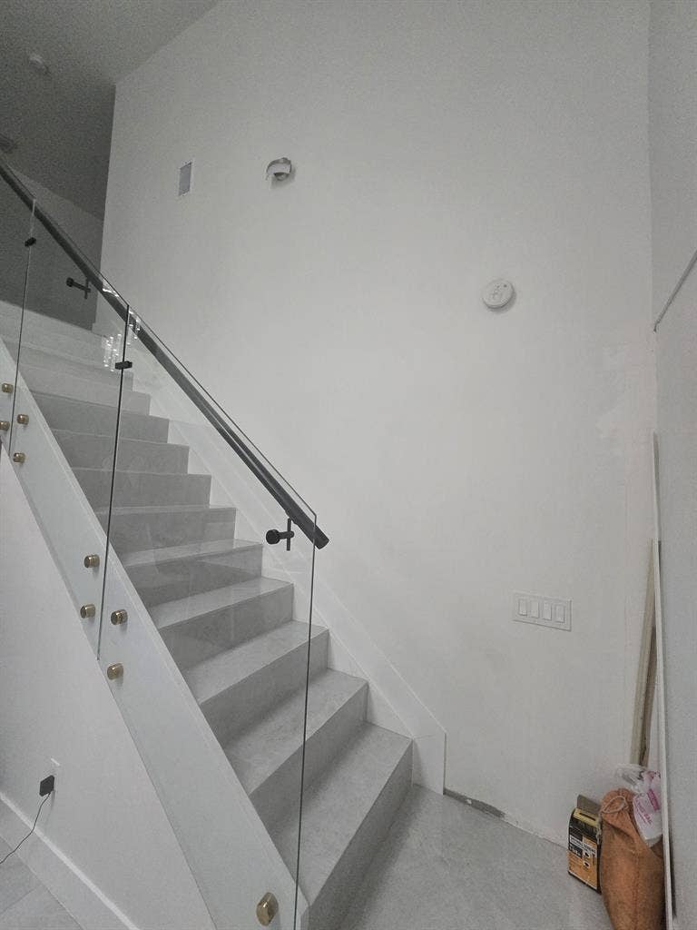 Se renta habitación amoblada (mujer