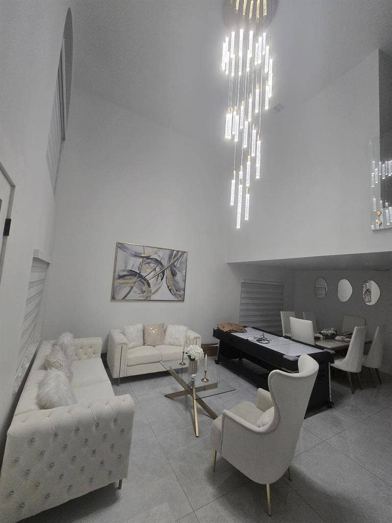 Se renta habitación amoblada (mujer