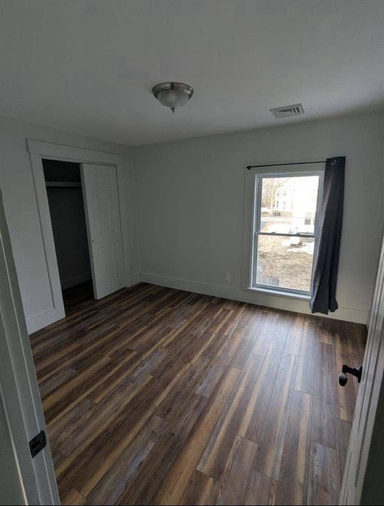 Looking for a roommate