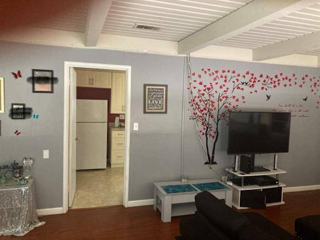 Master Bedroom Avail W/Private Bath