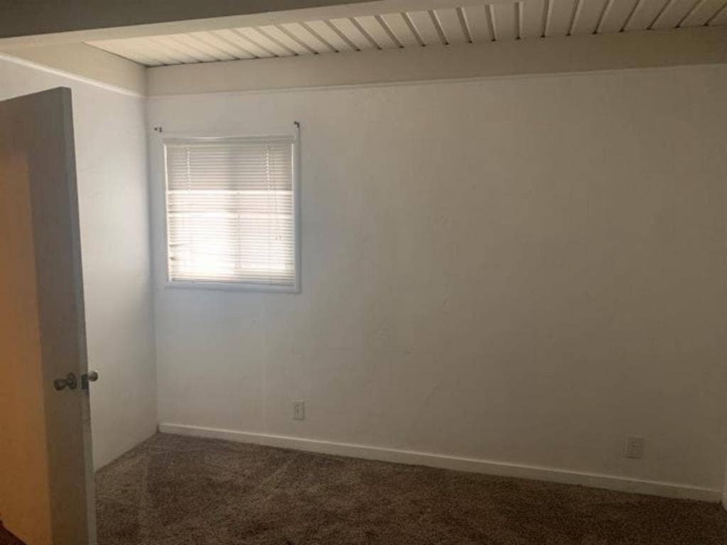 Master Bedroom Avail W/Private Bath