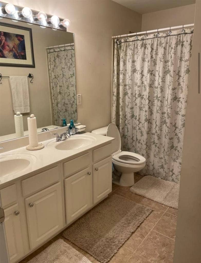 Private room and bathroom